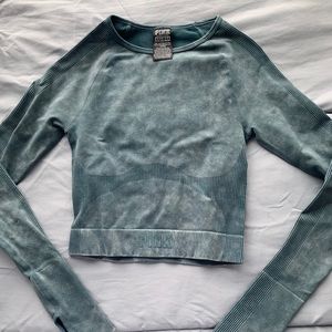 PINK seamless cropped long sleeve blue shirt